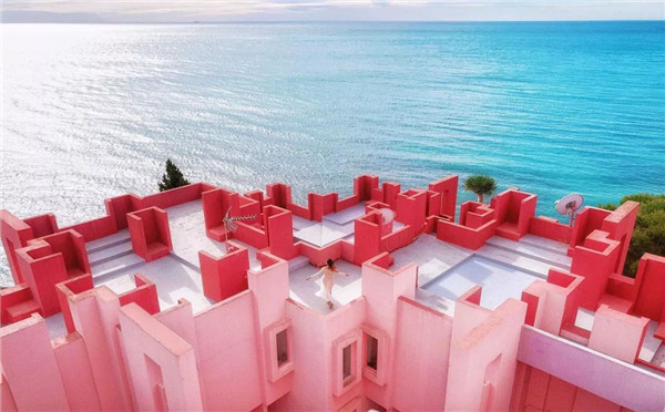 现代著名的建筑设计欣赏-La Muralla Roja